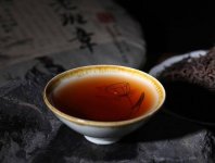 2008年的老班章普洱茶餅生茶缺了一塊值錢嗎？